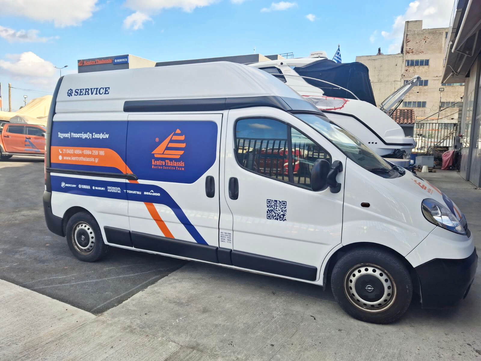 Διαφημιστικό ντύσιμο επαγγελματικού VAN με αυτοκόλλητες μεμβράνες υψηλής αντοχής - όψη συνοδηγού