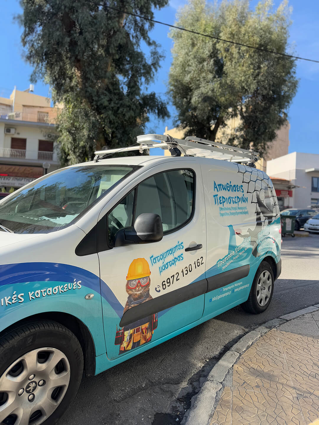 Διαφημιστικό ντύσιμο επαγγελματικού οχήματος με ψηφιακή εκτύπωση - όψη οδηγού