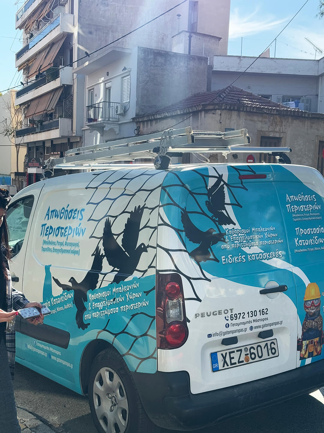 Διαφημιστικό ντύσιμο επαγγελματικού οχήματος με ψηφιακή εκτύπωση - πλάγια και πίσω όψη